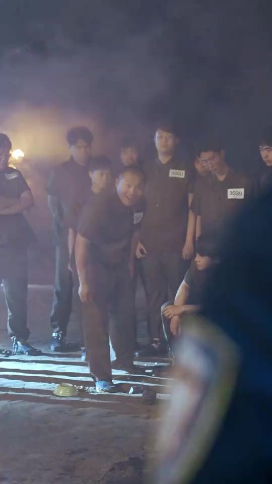 新版 逆天龙尊的海报